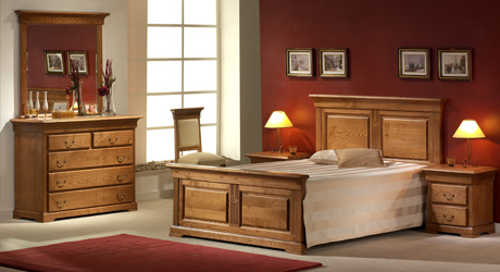 meuble en bois massif : lit, commode, tables de chevet, miroir